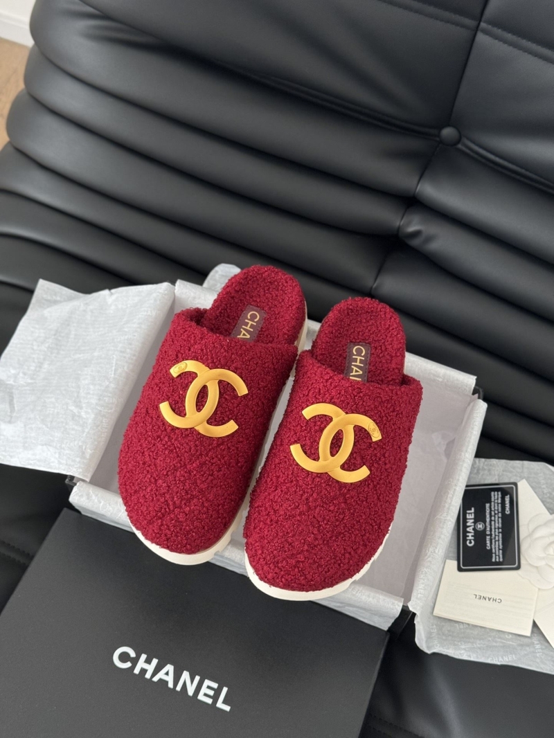 Ch**el slippers